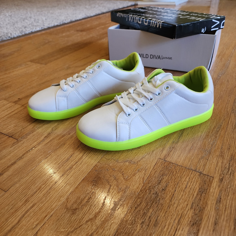 NIB Wild Diva Women's 6.5 White and Neon Yellow / Green Sneakers